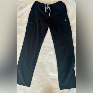 Figs Women’s Scrub Set with Top and Cargo Pants in Black Size Small